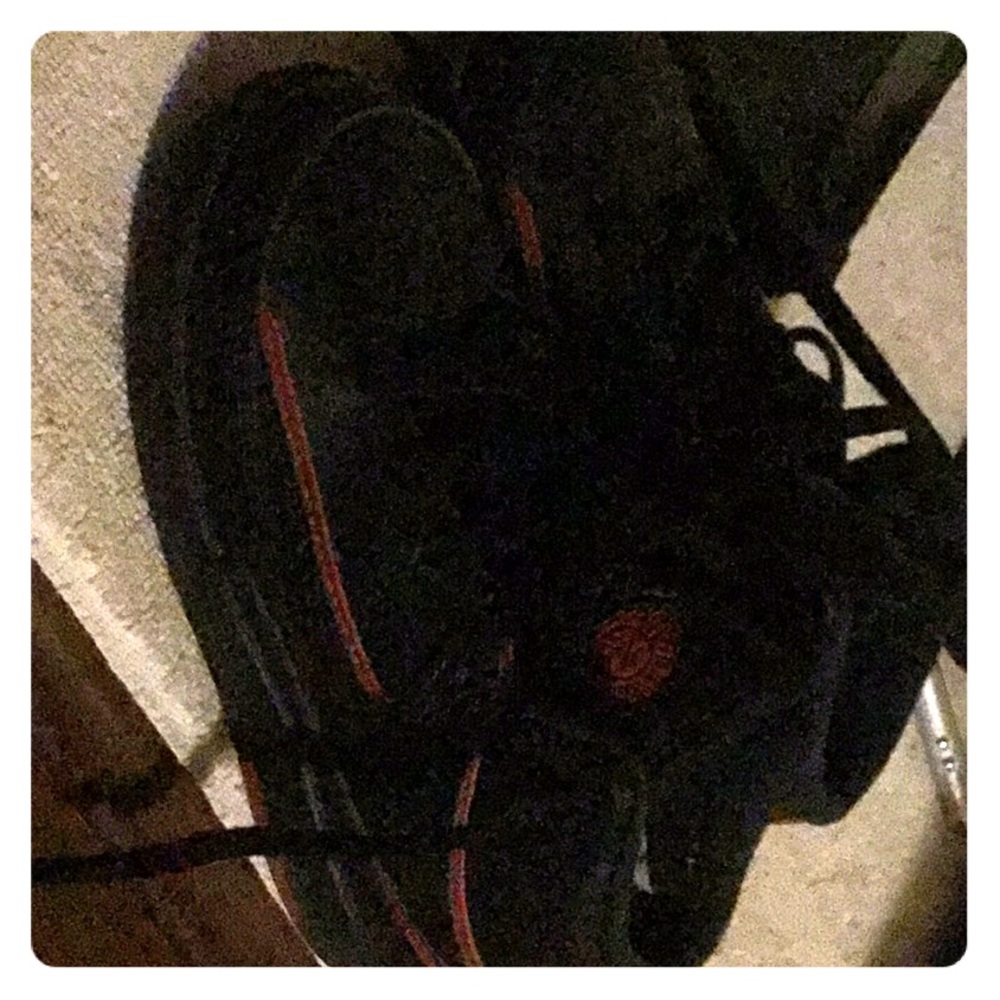 Tennis shoes